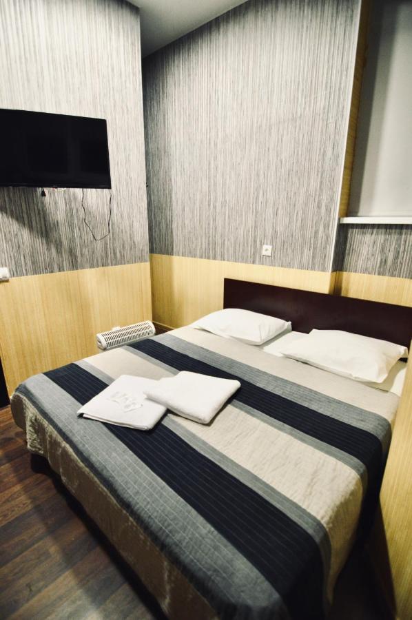 Uno Apart Hotel Kiev Extérieur photo