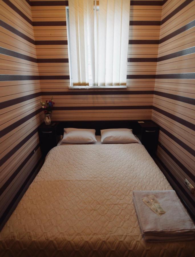 Uno Apart Hotel Kiev Extérieur photo