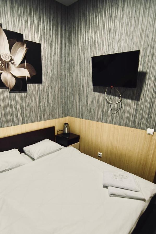 Uno Apart Hotel Kiev Extérieur photo